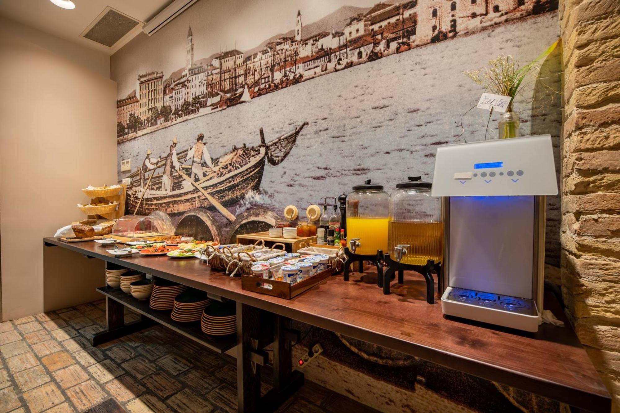 Azur Palace Luxury Rooms Split Bagian luar foto