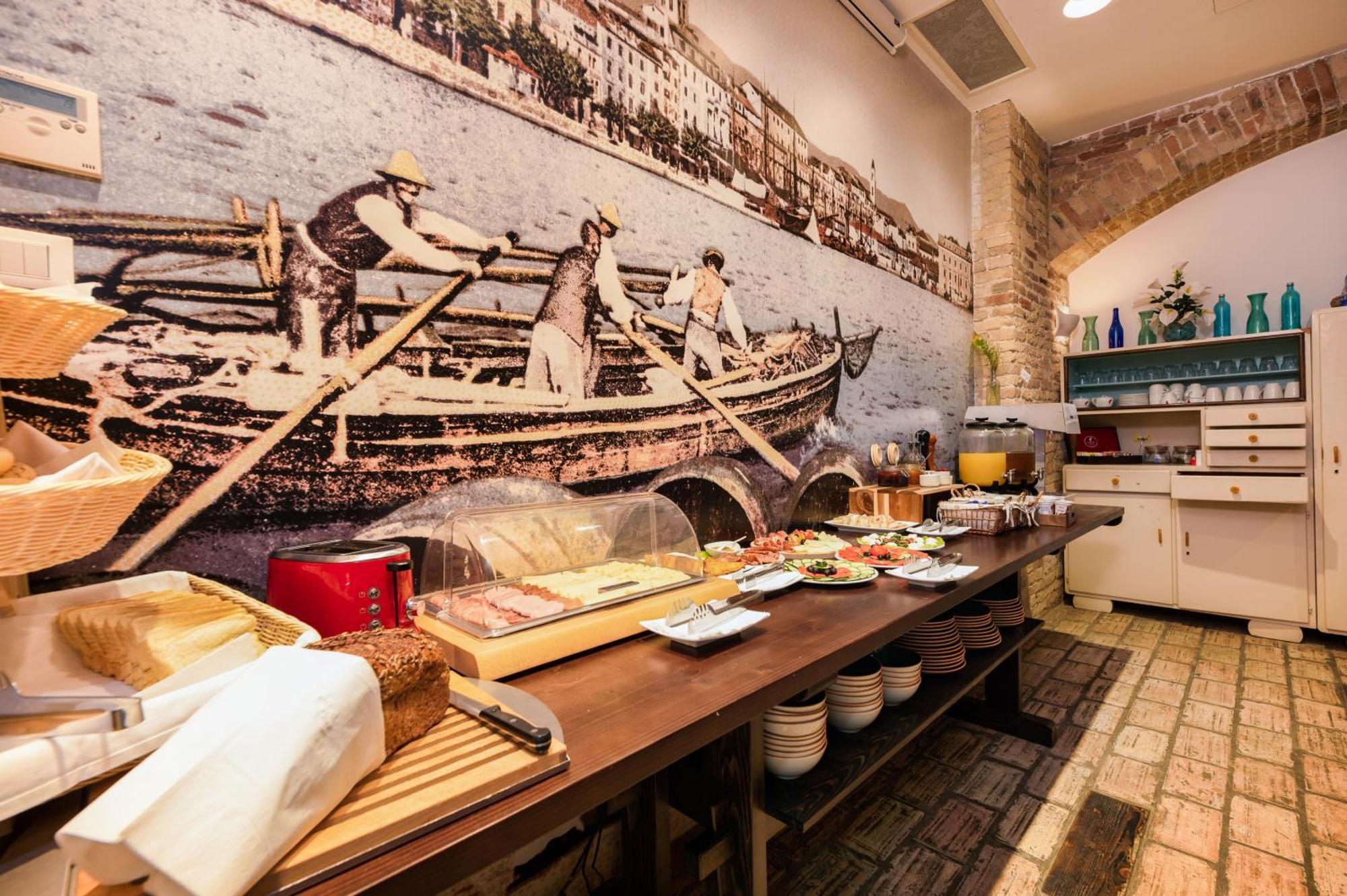 Azur Palace Luxury Rooms Split Bagian luar foto