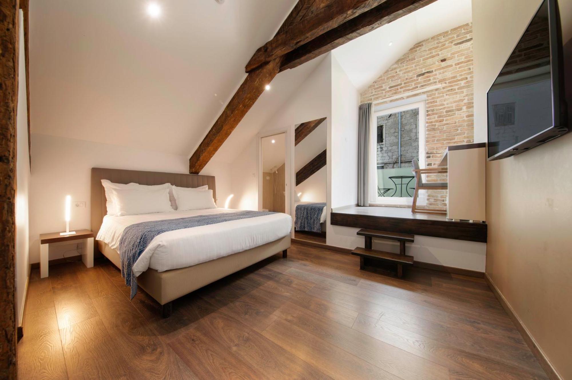 Azur Palace Luxury Rooms Split Bagian luar foto