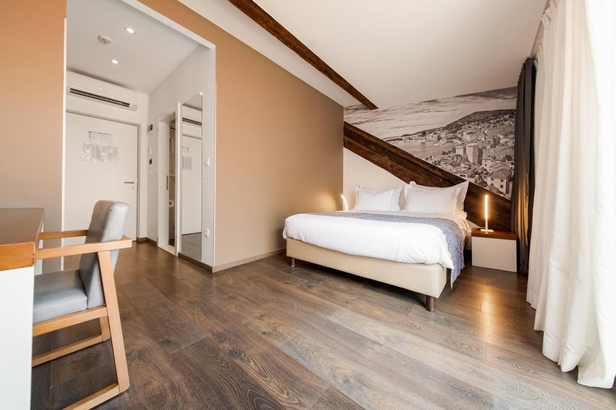 Azur Palace Luxury Rooms Split Bagian luar foto